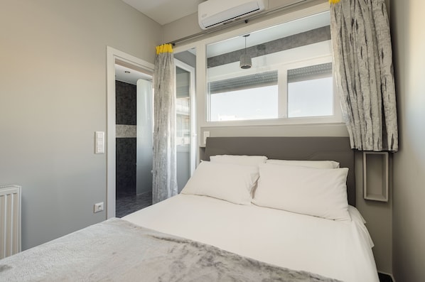 2 bedrooms, in-room safe, iron/ironing board, free WiFi