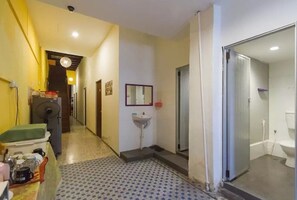 Bathroom - Cocoa Mews (George Town)