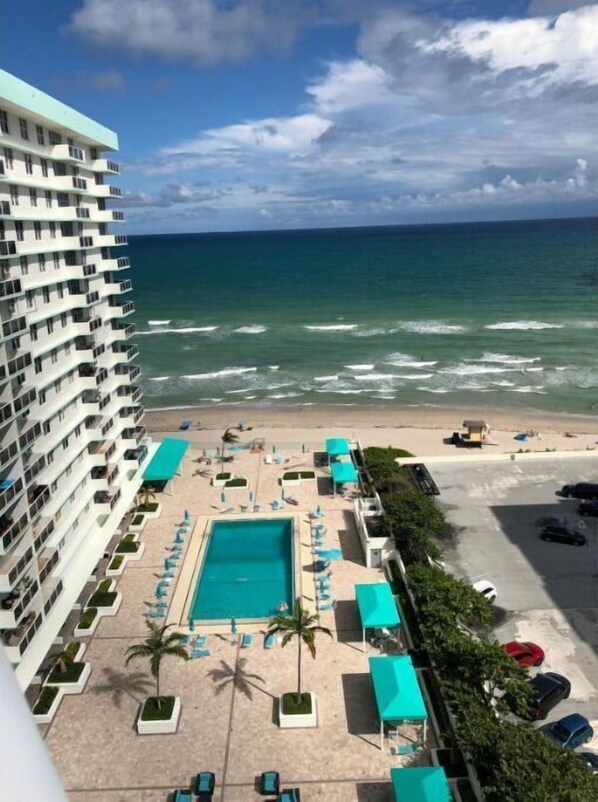 室外游泳池，恒温泳池