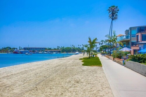 Steps to Bay * 2 Outdoor Areas * 2 Levels * AC