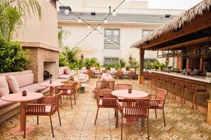 Outdoor dining - The Ryder Hotel (Charleston)