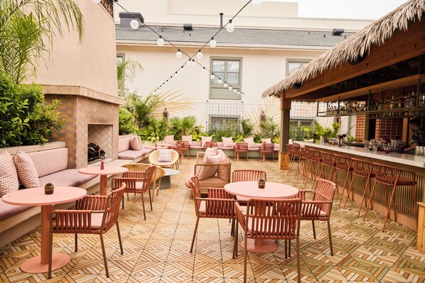 Outdoor dining - The Ryder Hotel (Charleston)
