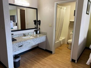 Bathroom - Motel6 Lancaster, PA (Lancaster)