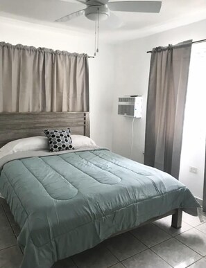 3 bedrooms, iron/ironing board, free WiFi, bed sheets - La Casita Verde in Cupey - Villa with Pool/Hot Tub (San Juan)