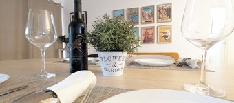Kookaburra Place 2 BR, spacious, self catering, parking, Wi-Fi