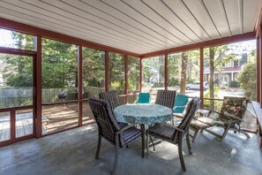 Outdoor dining - 47 Henlopen Avenue, Rehoboth Beach, Delaware (Rehoboth Beach)