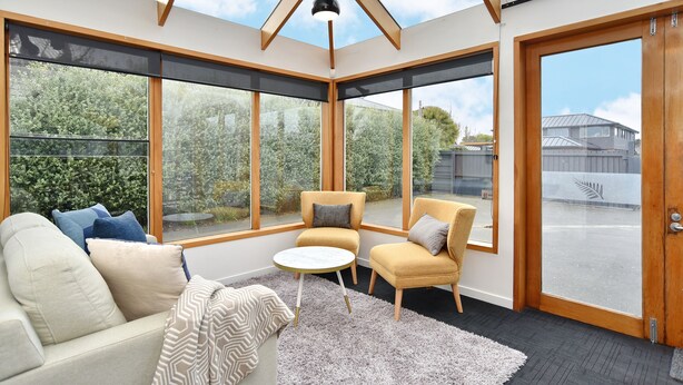 Single Room | Living area | Flat-screen TV - Whitmore St - Christchurch Holiday Homes (Christchurch)