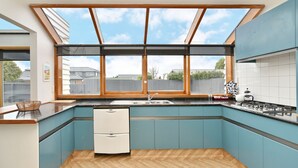 Single Room | Private kitchen | Coffee/tea maker, full-sized fridge, microwave, oven - Whitmore St - Christchurch Holiday Homes (Christchurch)