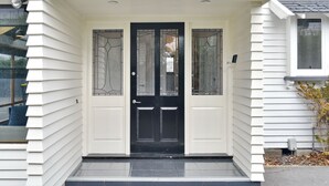 Exterior - Whitmore St - Christchurch Holiday Homes (Christchurch)