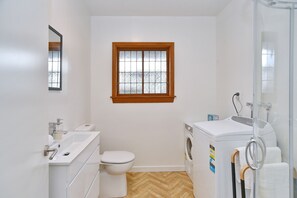 Single Room | Bathroom