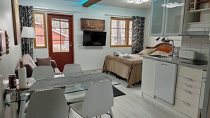 Superior Studio | In-room dining