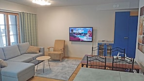 Standard-Studio | Wohnzimmer | 40-Zoll-LED-Fernseher mit Kabelempfang, Fernseher