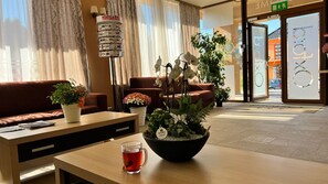Lobby - Hotel Oxford Inns & Suites (Timisoara)