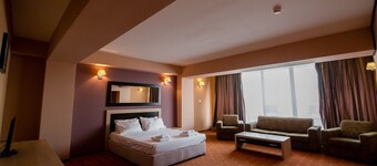 Oxford Inns & Suites