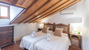 4 slaapkamers, een strijkplank/strijkijzer, reisbedje, wifi