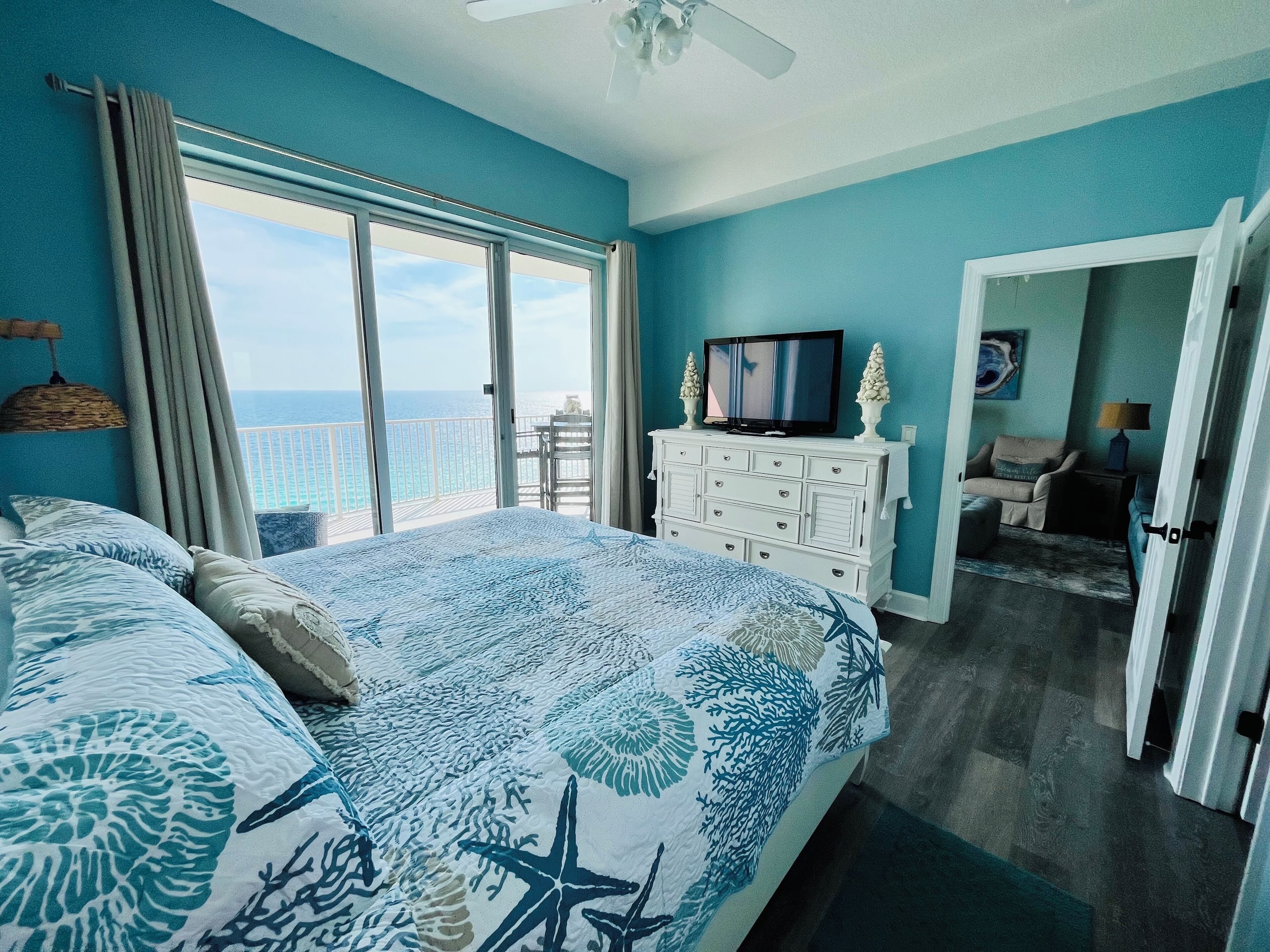 2 slaapkamers, een strijkplank/strijkijzer, reisbedje, gratis wifi