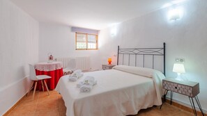 5 bedrooms, travel crib - Antigua Casa Rufo Pozo Alcón by Ruralidays (Jaén)