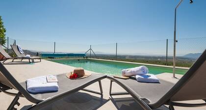 Antigua Casa Rufo Pozo Alcón by Ruralidays