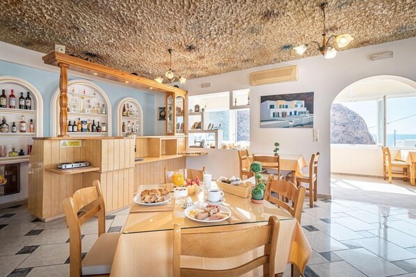 Dining - Marianna Hotel (Santorini)