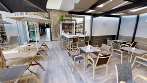 Outdoor dining - Medusa Hotel Apartments (Rethymno)