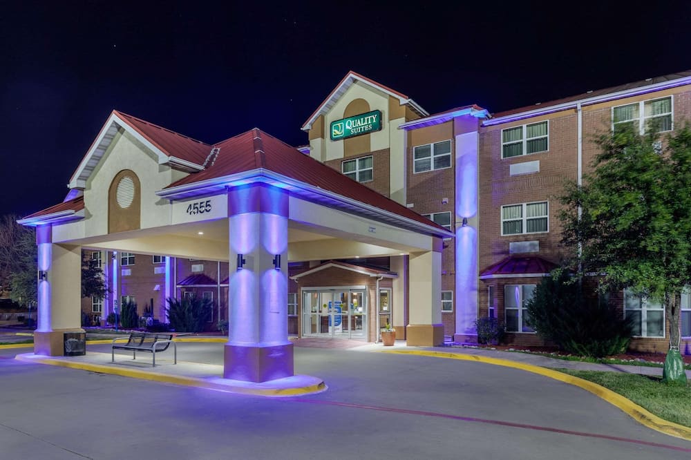 luxury hotels in Addison