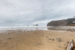 بالقرب من الشاطئ