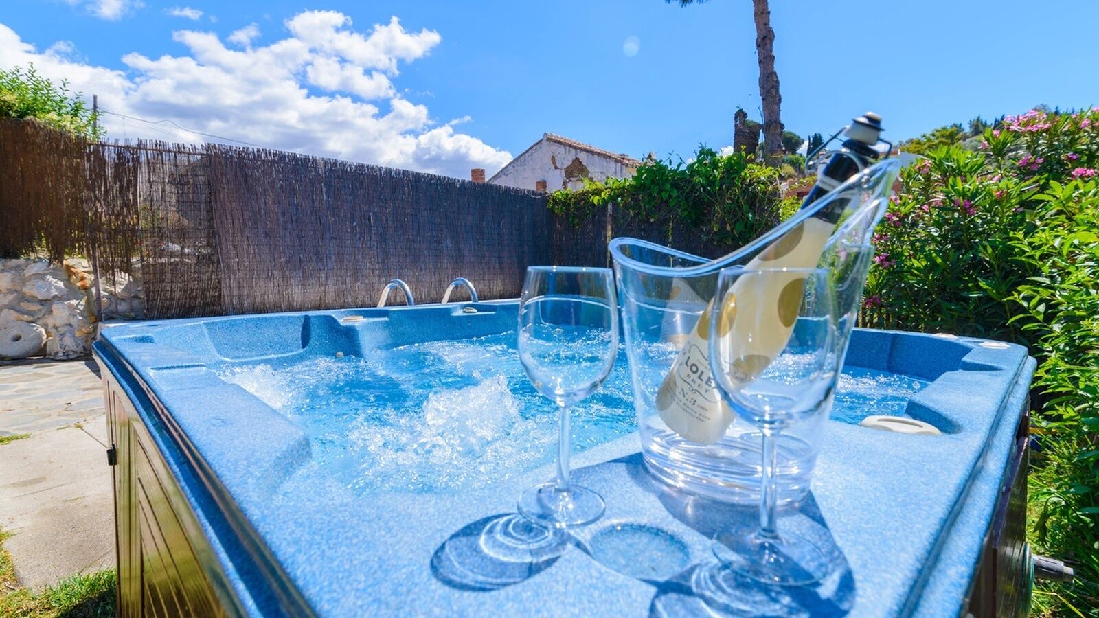 مغطس سبا خارجي