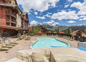 A heated pool - ⭐️New Listing ⭐️ At Purg Base ⎮Free WIFI + Fireplace (Durango)