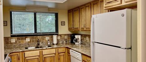 冰箱、微波炉、烤箱、炉灶