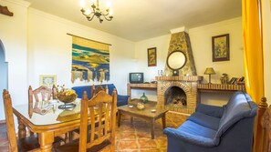 Télévision, cheminée