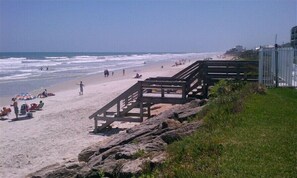 On the beach - The Oceans- 3/3  Unit 103 - Breezy Beach Retreat (New Smyrna Beach)