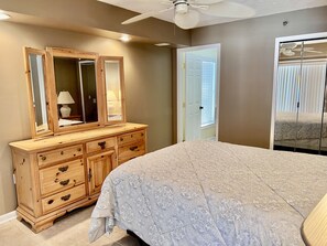 3 bedrooms, free WiFi, bed sheets, wheelchair access