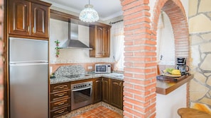 Coffee/tea maker, fridge, microwave, oven - Casa Vistamar Torrox by Ruralidays (Málaga)
