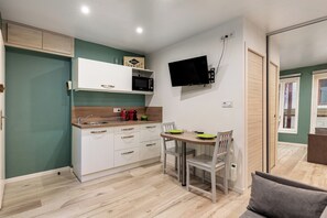 Fridge, microwave, coffee/tea maker, toaster - Studio des Bois - Welkeys (Lille)