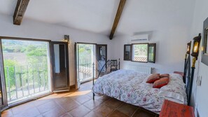 5 Schlafzimmer, Bügeleisen/Bügelbrett, Reisekinderbett, WLAN