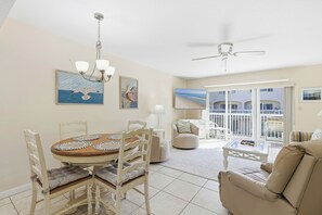 Smart TV, books, stereo