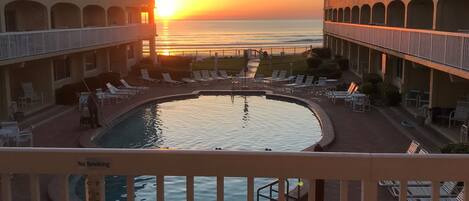 Een verwarmd zwembad