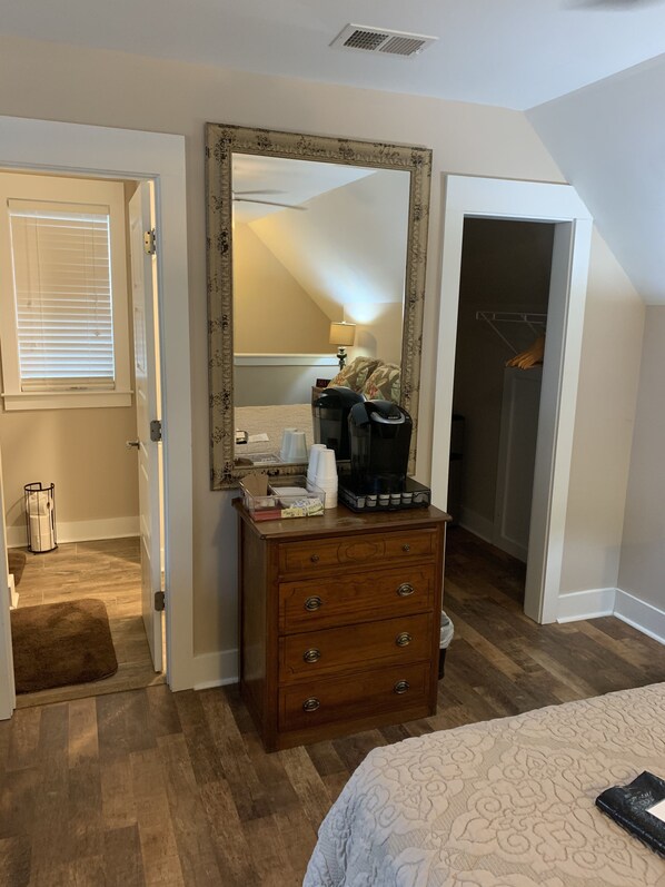 1 bedroom, desk, iron/ironing board, free WiFi