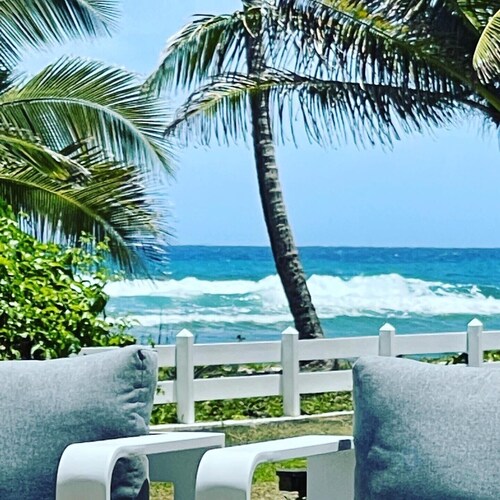 ❤️ Crystal Blue Beach villa feet in the water
