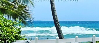 ❤️ Crystal Blue Beach villa feet in the water