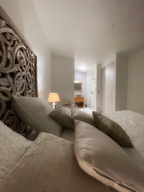 3 chambres, fer et planche à repasser, Wi-Fi, draps fournis