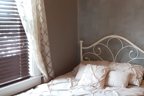 3 bedrooms, travel cot, WiFi, bed sheets