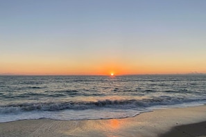 På stranden