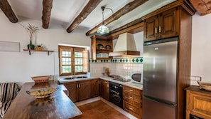 Refrigerador, microondas, horno, placa de cocina