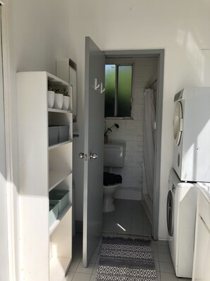 Interior - Jones Beach Haven Studio Escape - Winter Getaway Specials - Pay 2 stay 3 nights (KIAMA DOWNS)