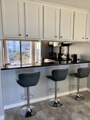 雪櫃、微波爐、焗爐、爐具