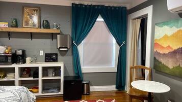 1 chambre, fer et planche à repasser, accès au Wi-Fi (inclus)