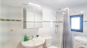 Shower, hair dryer, towels - La Lomilla Cómpeta by Ruralidays (Málaga)