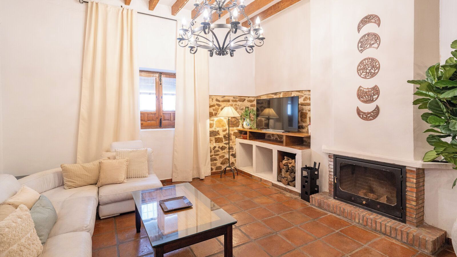 TV, fireplace, ping pong