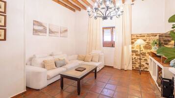 TV, fireplace, ping pong